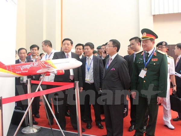 Vietnam attends International Maritime and Aerospace Exhibition 2015 - ảnh 1